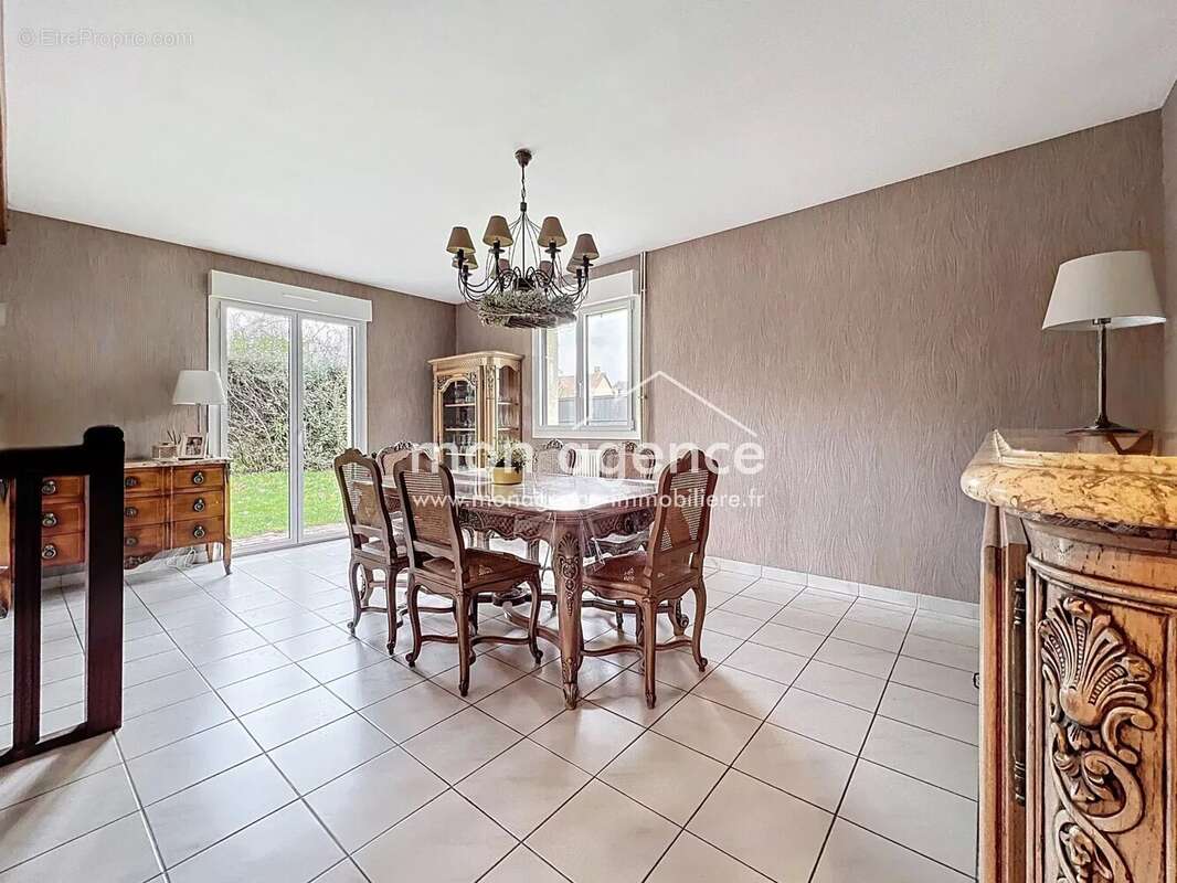 Maison à FRANQUEVILLE-SAINT-PIERRE