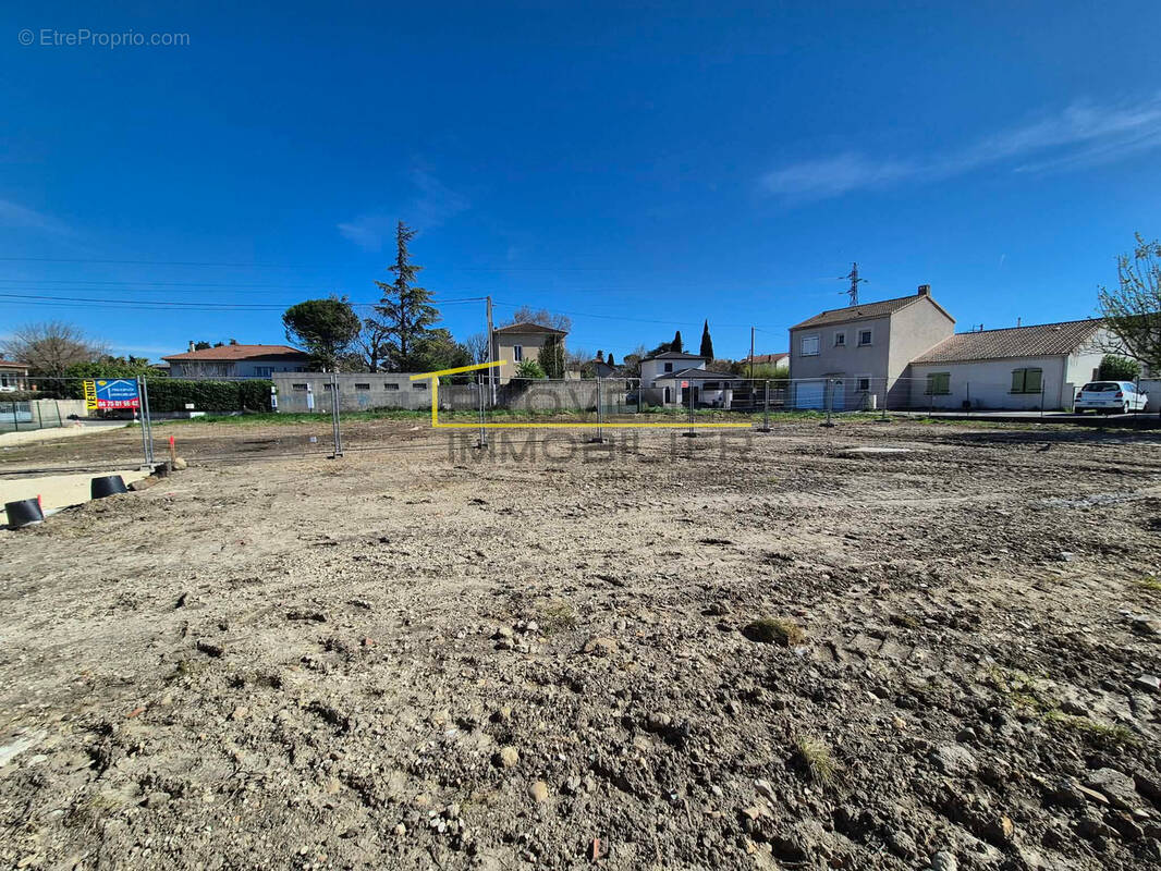 Terrain à MONTELIMAR