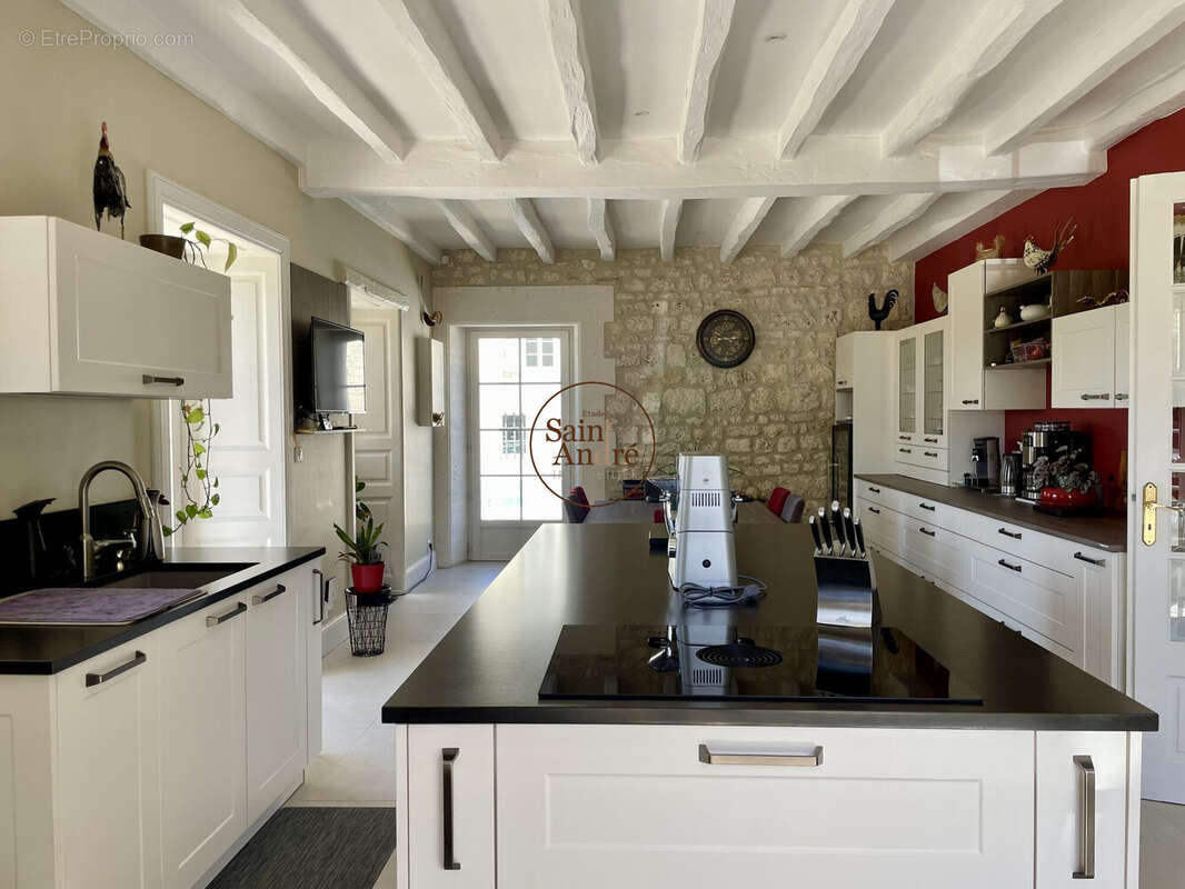 Maison 439 m² à Dirac  - photo 9