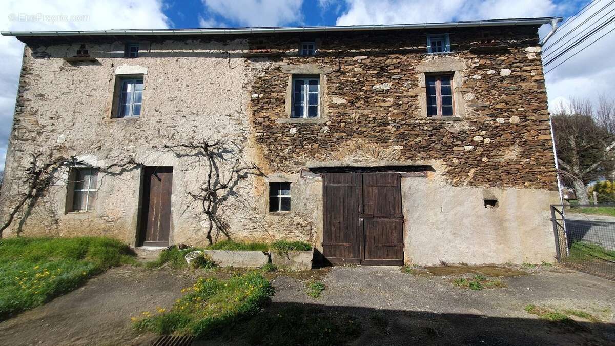 Maison à LA SALVETAT-PEYRALES