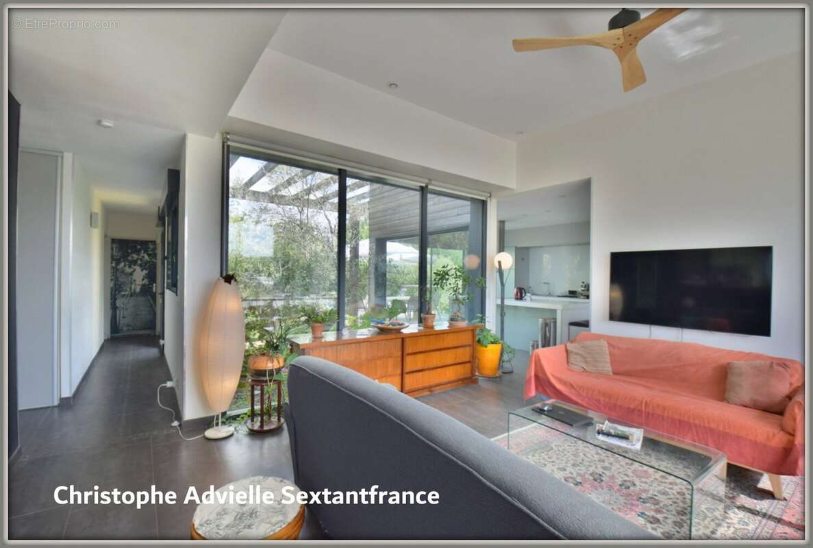 Villa d'architecte ossature bois, plain pied , 4 chambres , piscine, garage et atelier sur 1,6 Ha - photo 6