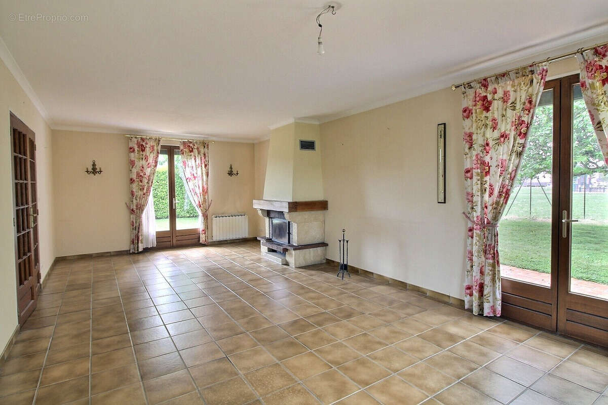 Maison à AY