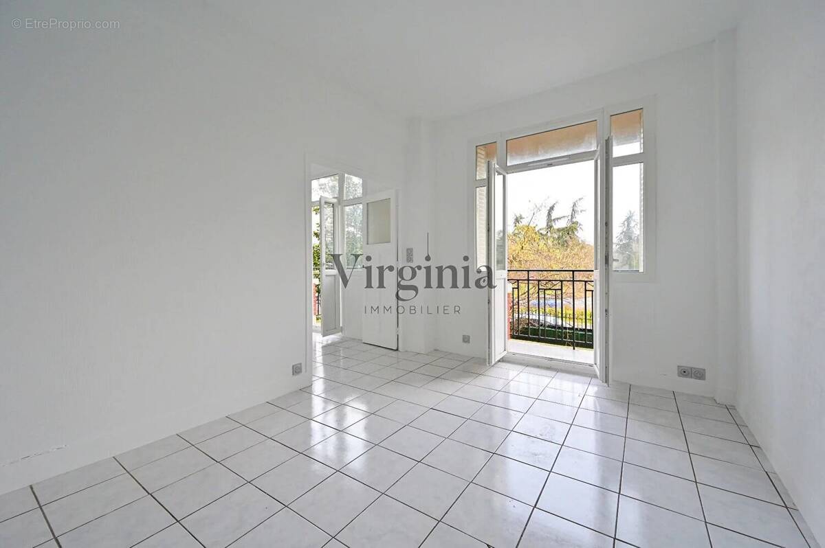 Appartement à CHARENTON-LE-PONT