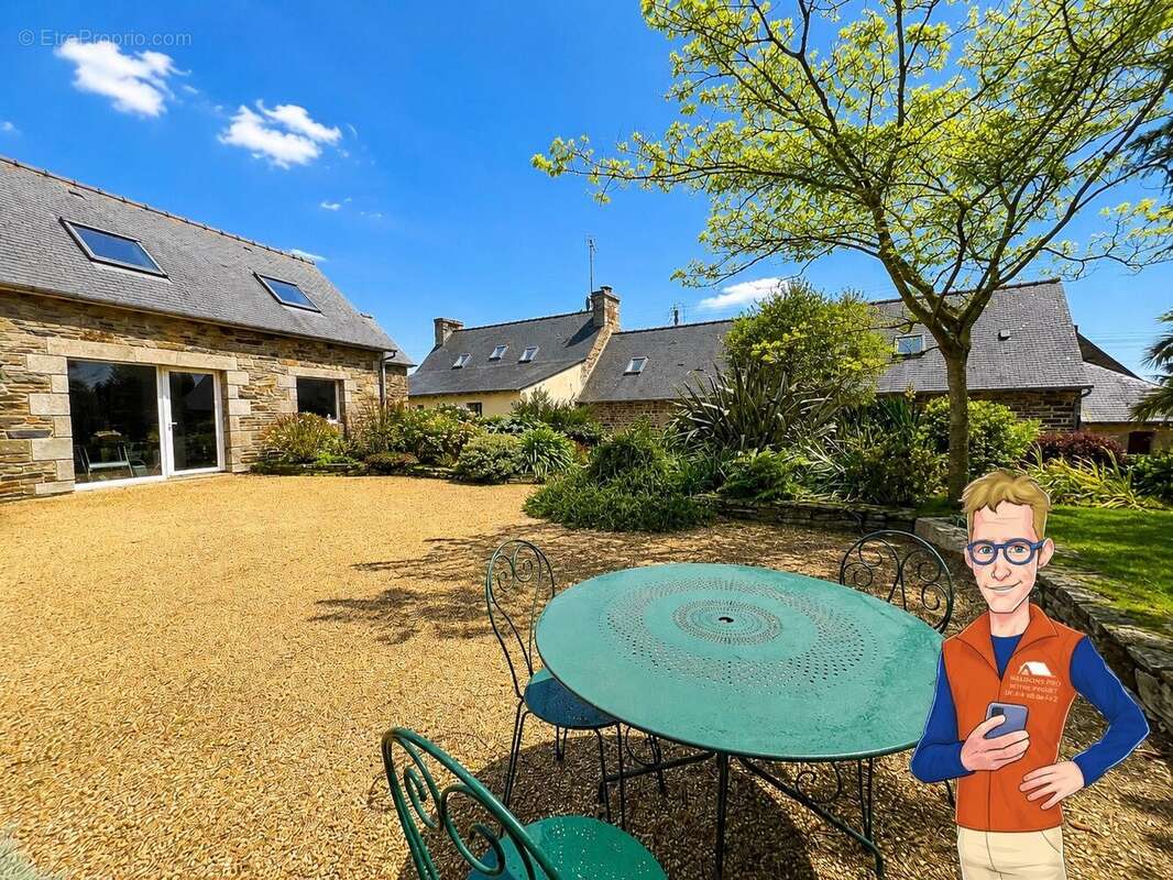 Maison à LA ROCHE-DERRIEN
