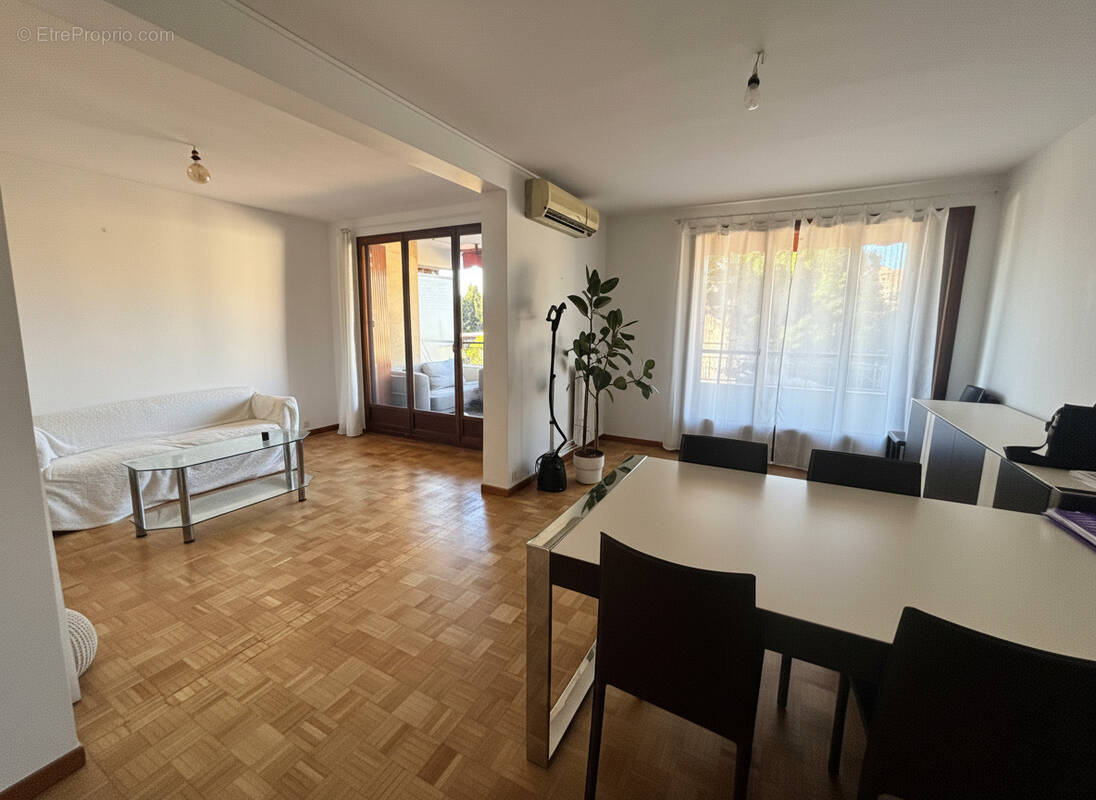 Appartement à MARSEILLE-5E