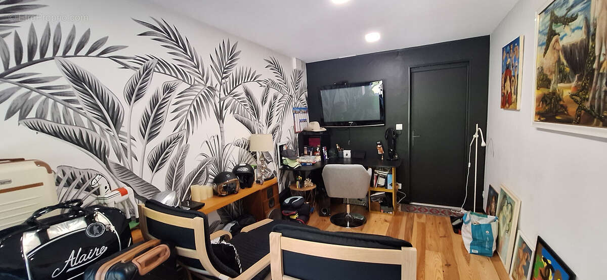 Maison 163m2 environ, 6 chambres,terrain de 1027 m2 arbore, avec sa piscine sans vis a vis. coup de coeur - photo 24