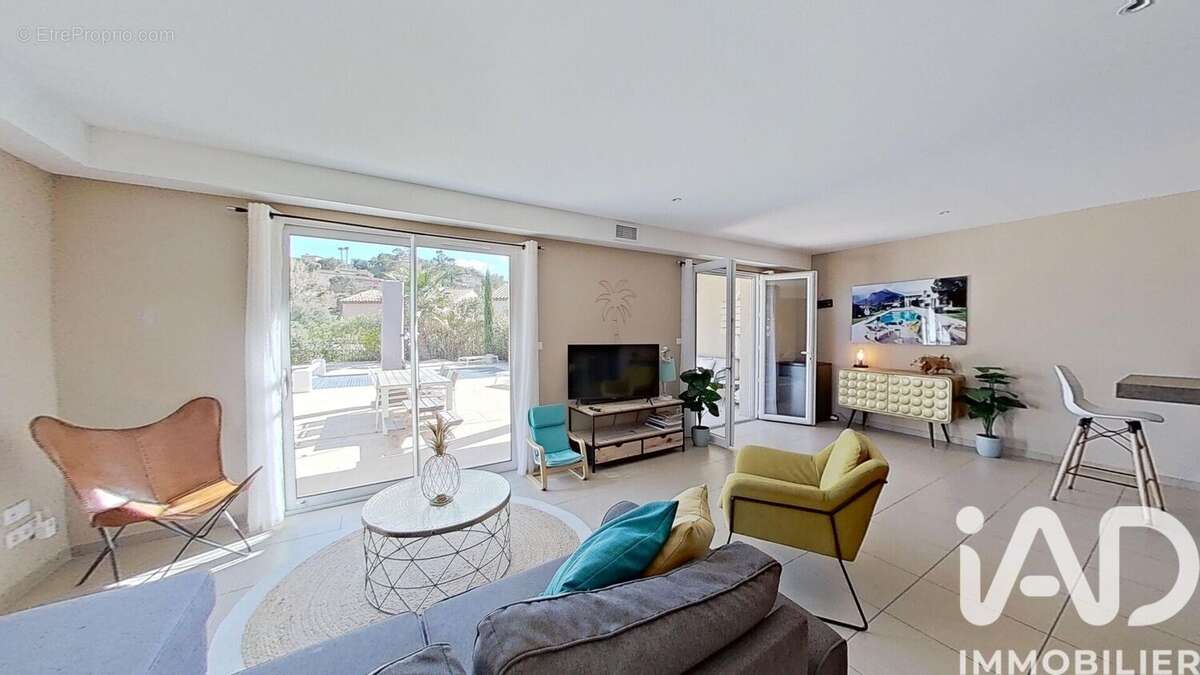 Photo 8 - Maison à ROQUEBRUNE-SUR-ARGENS