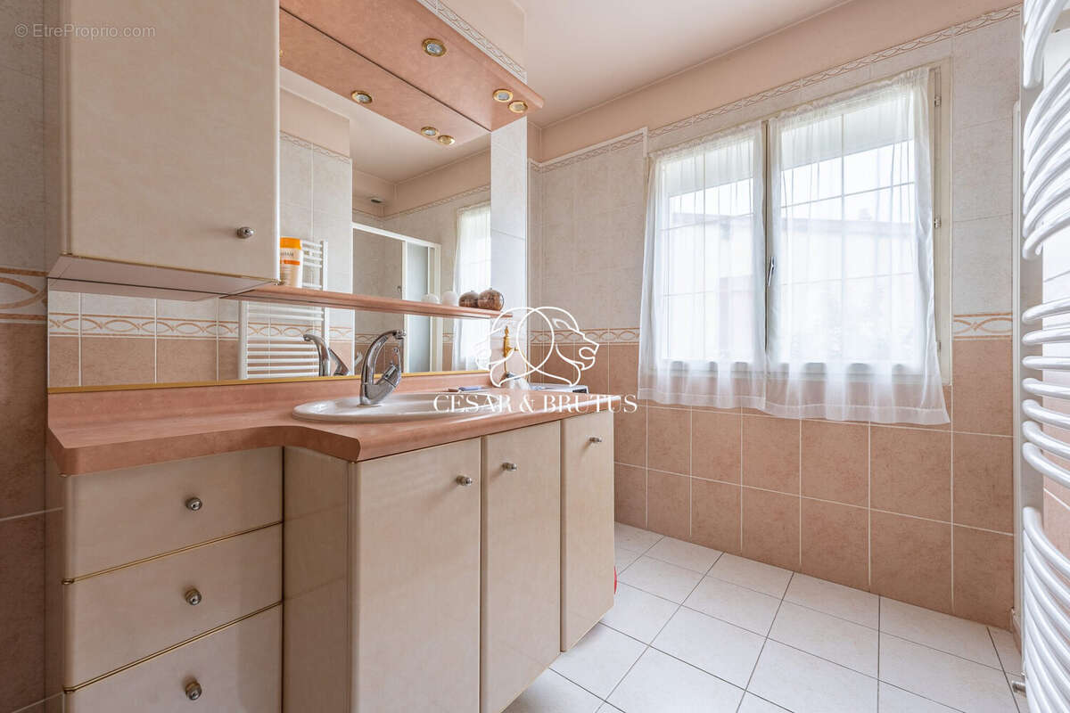 Maison 161 m² à Chaponnay  - photo 6