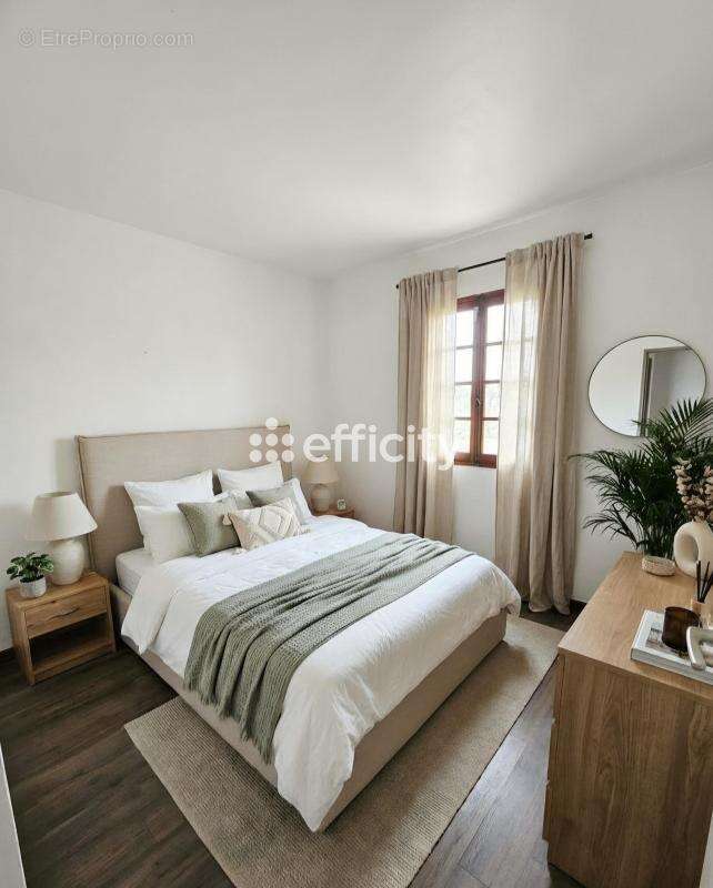 Maison à LA GARDE-FREINET