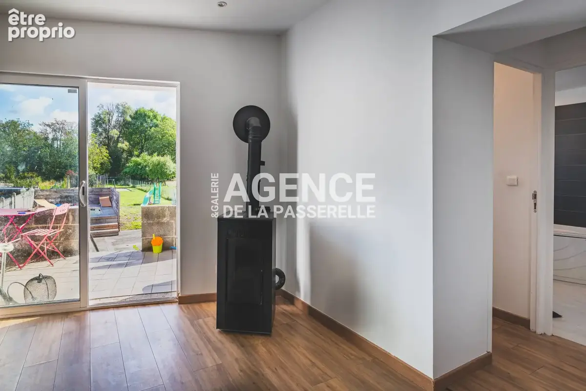 Maison rénovée de 118m2, 4 chambres, jardin et piscine. - photo 11