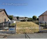 Terrain à SAINT-PIERRE-LA-COUR