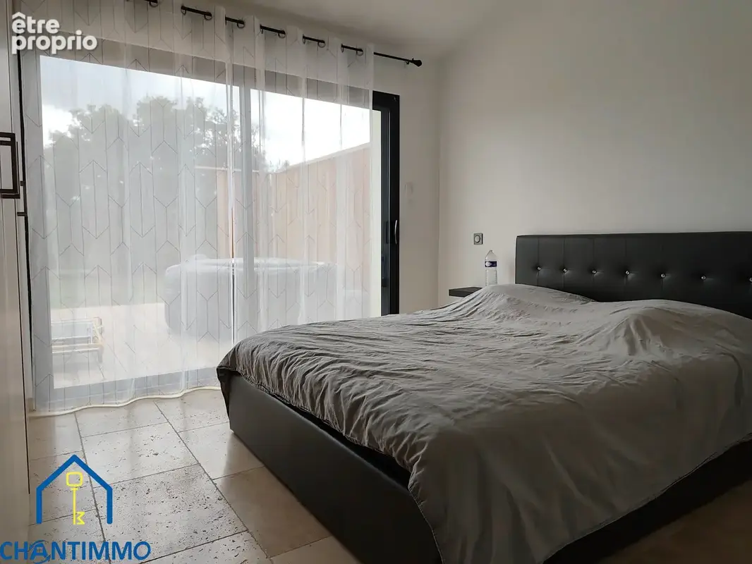 Pavillon de plain-pied spacieux et moderne sur un terrain de 5200 m2 - photo 9