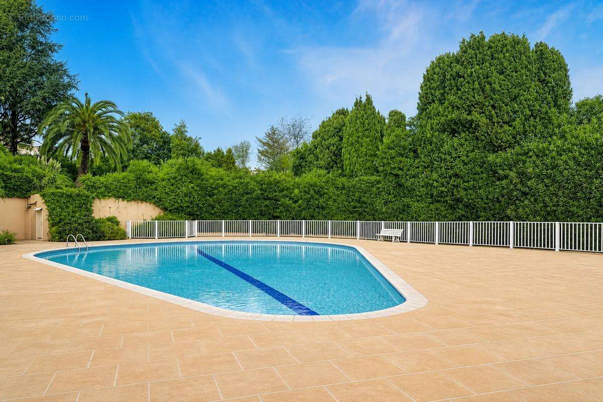 Bien rare à Antibes : appartement-villa avec jardin privé - photo 3