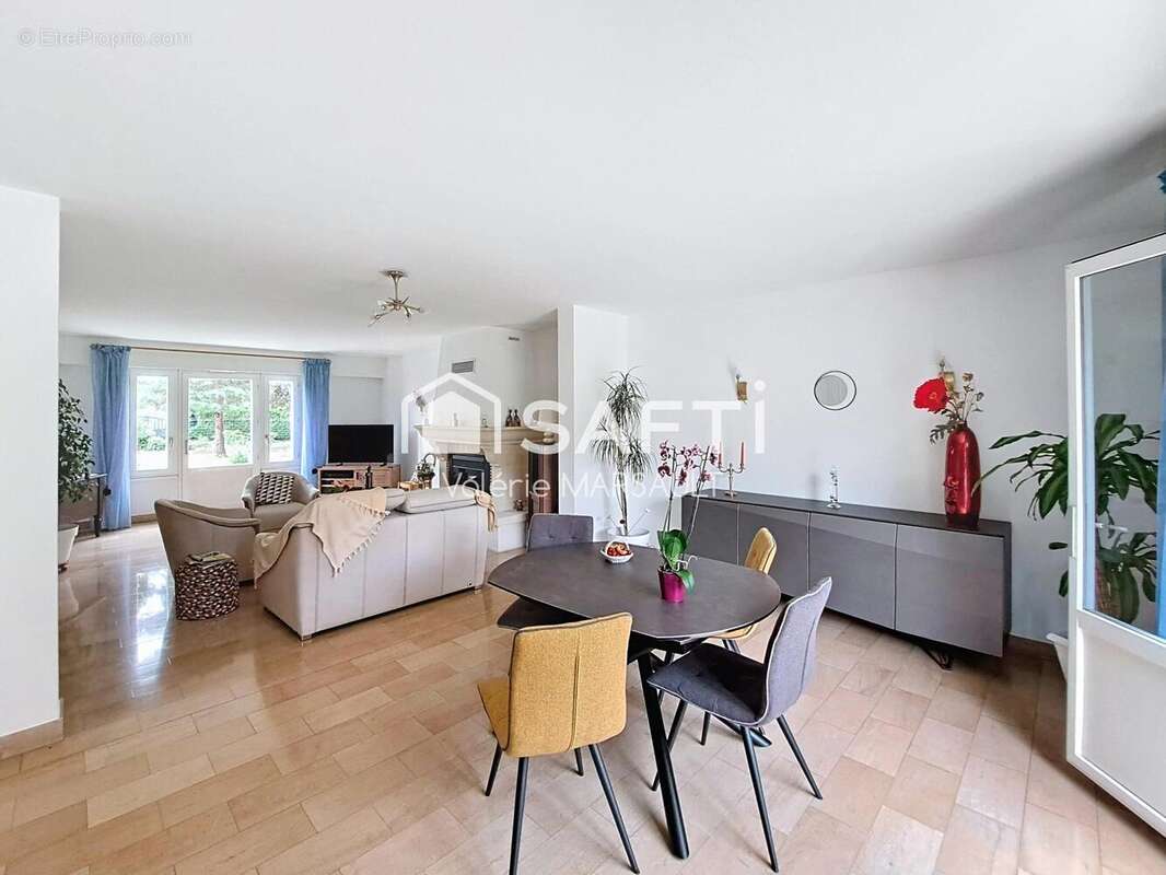 Photo 2 - Maison à LUYNES