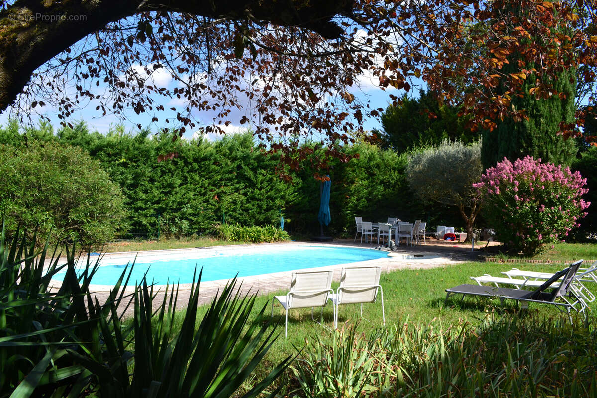 Maison à RENNEVILLE