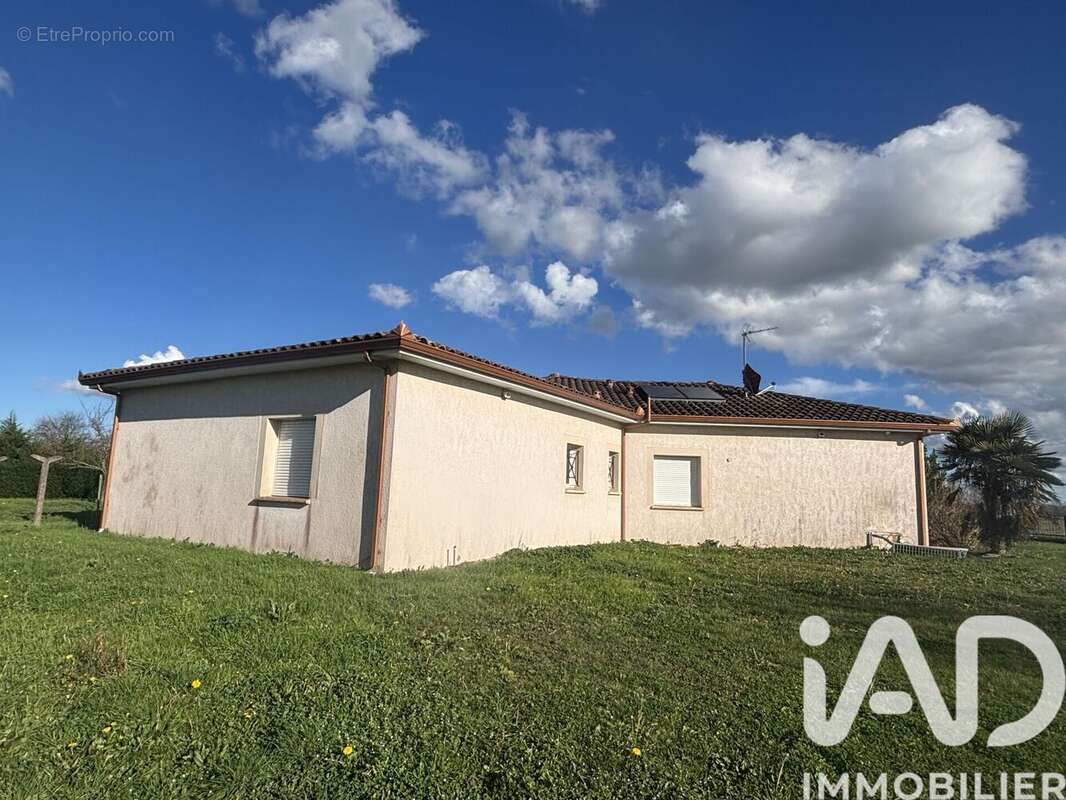 Photo 2 - Maison à MONTBETON