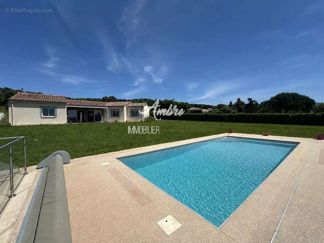Maison à MONTELEGER