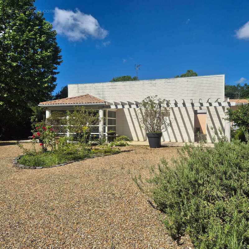 Maison à LEOGNAN