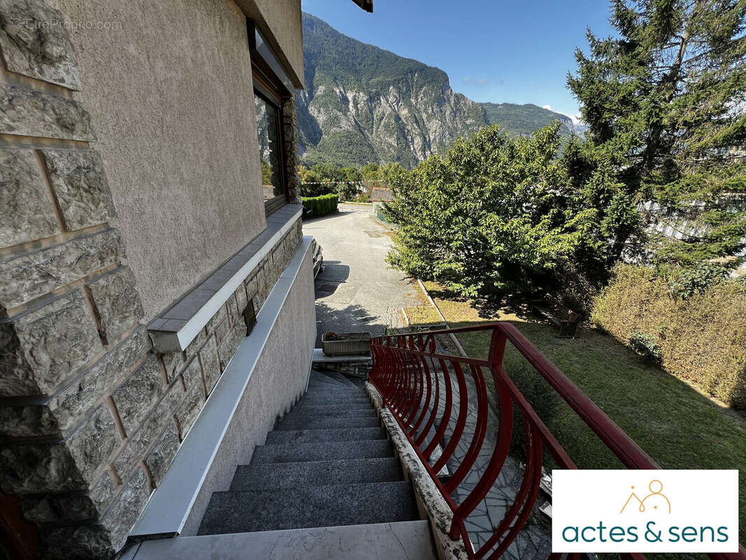 Appartement à SAINT-JULIEN-MONT-DENIS