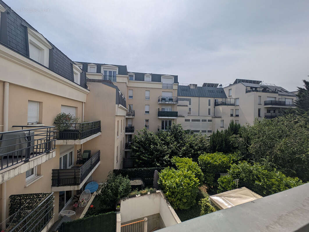 Appartement à SARTROUVILLE