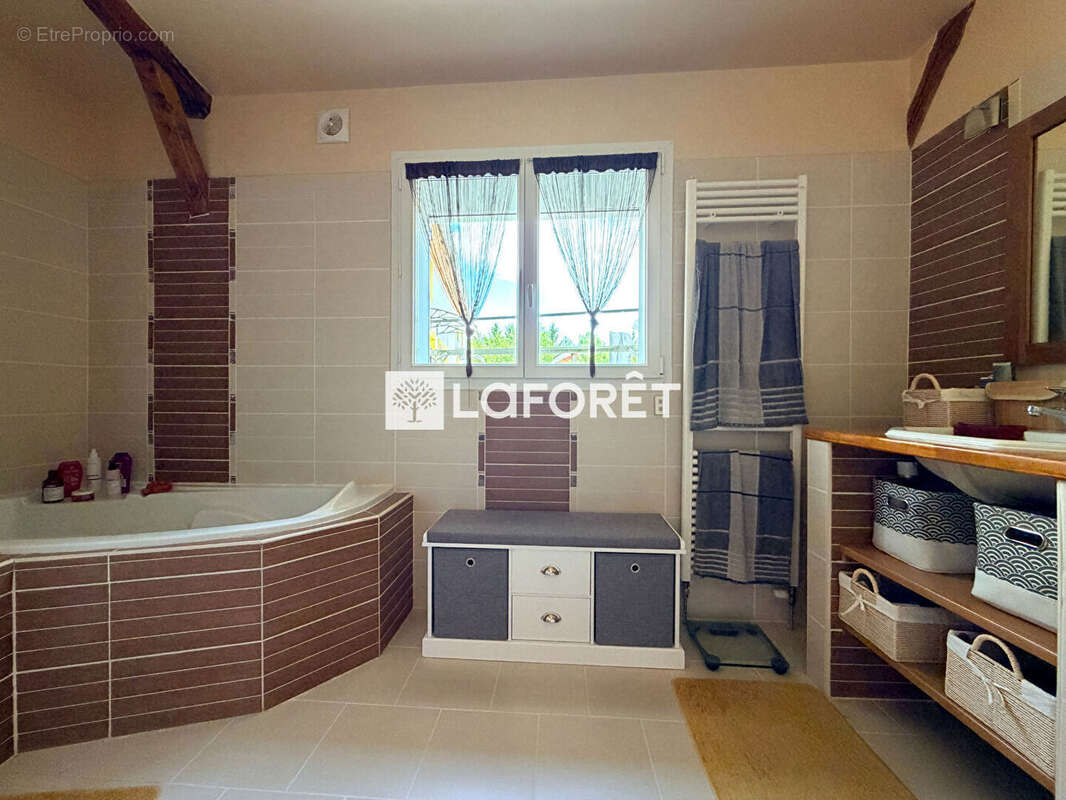 Maison de plain pied avec piscine - photo 9