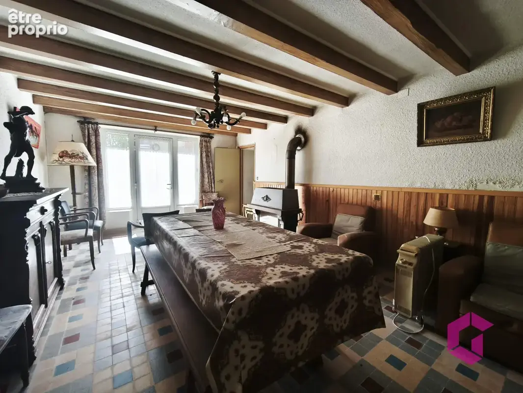 Maison de bourg de 230 m2 avec 11 chambres et un petit jardin, Idéal gite ! - photo 3
