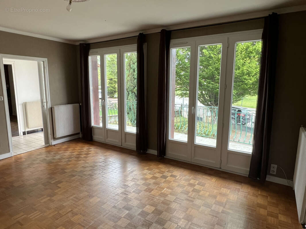 Maison à CHAROLLES