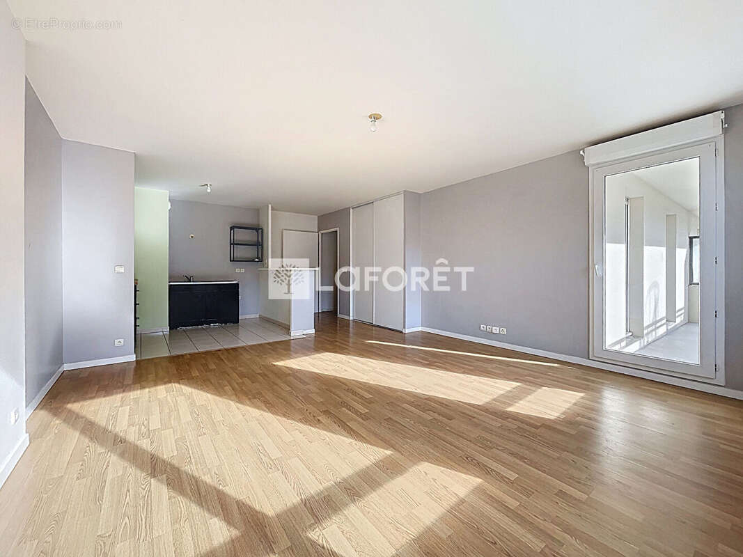 Appartement à COMBS-LA-VILLE