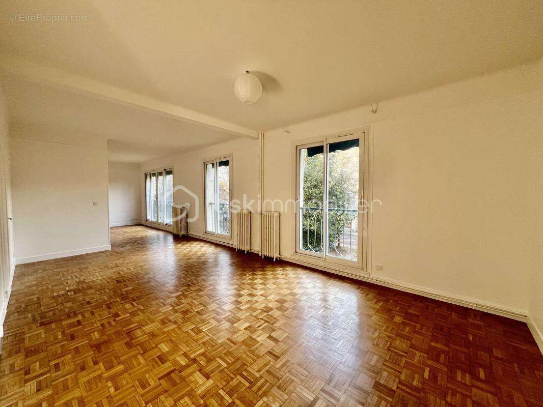 Appartement à VILLE-D'AVRAY