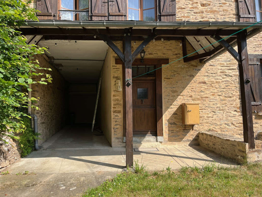 Maison à COUSSAC-BONNEVAL