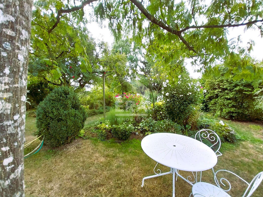 Maison à CHANNAY-SUR-LATHAN