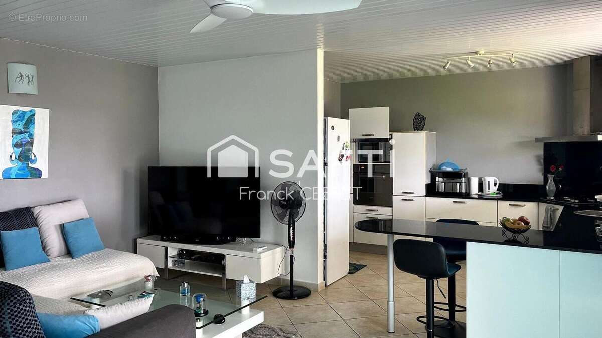 Photo 4 - Maison à REMIRE-MONTJOLY