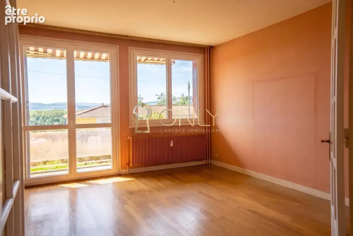 Jassans-Riottier - Appartement T3 à rénover - à vendre - photo 4