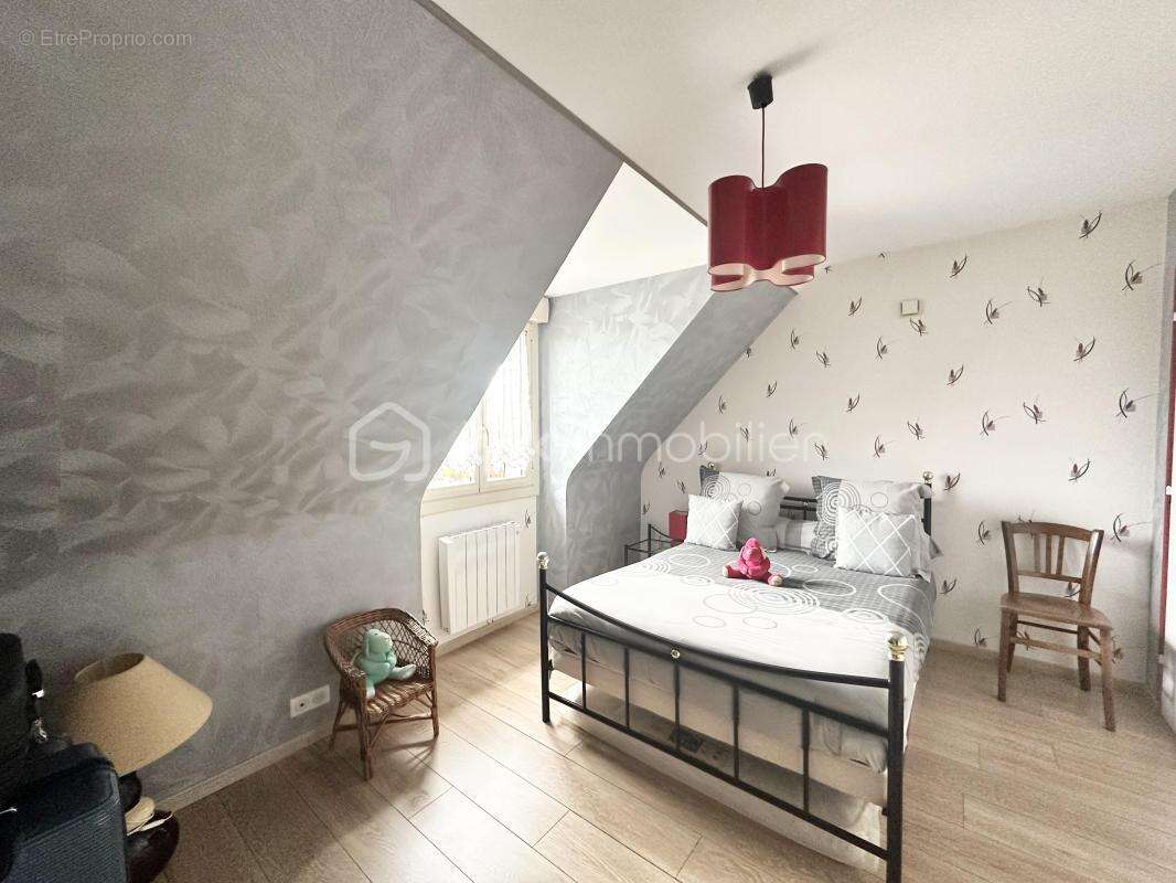 Maison à MONTREUIL-LE-GAST