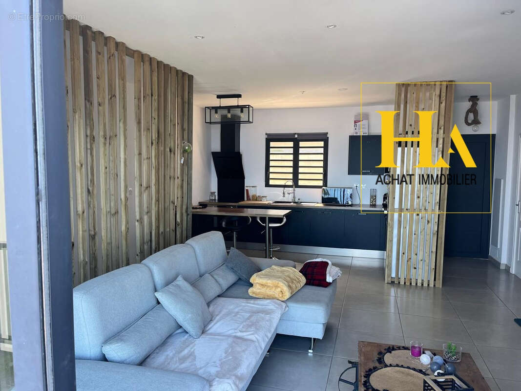 Maison à LES TROIS-BASSINS