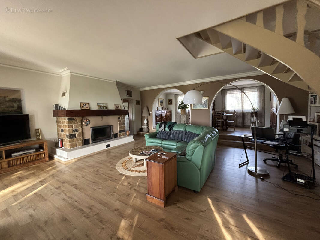 Superbe maison T5 de 162 m2 sur une parcelle de 3 hectares - photo 3
