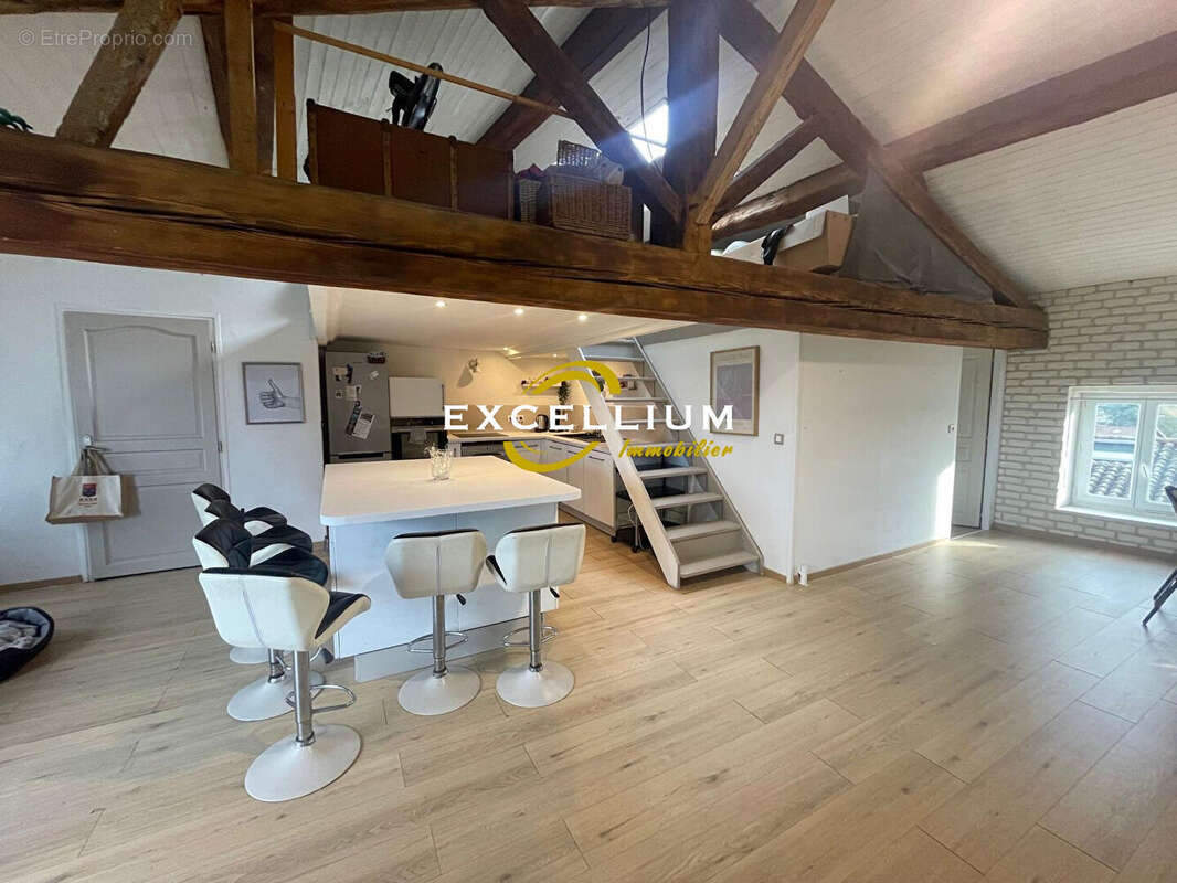 Appartement à CAILLOUX-SUR-FONTAINES