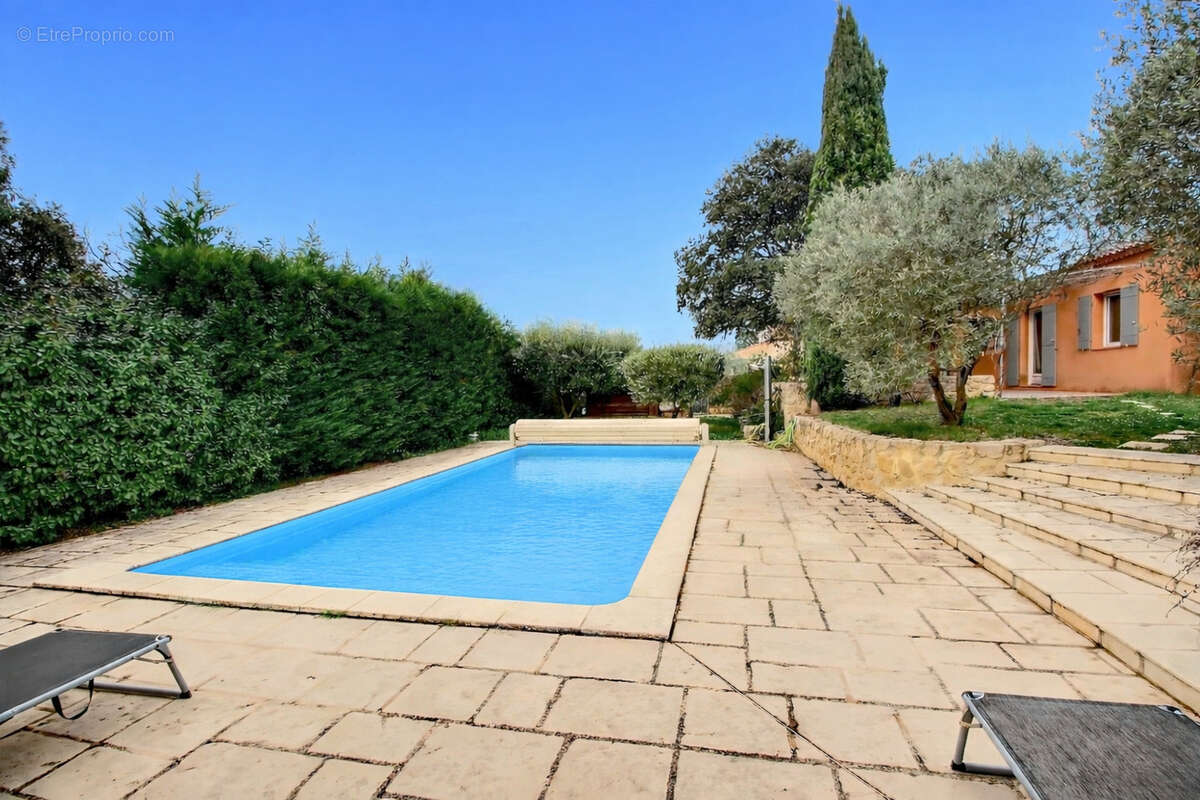 Pourrières : Maison T5 de Plain-Pied avec Piscine et Grand Jardin au Calme - photo 16