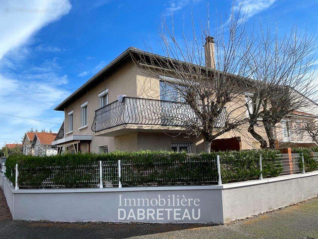 Riorges Maison de 154 m2 en parfait état - photo 16