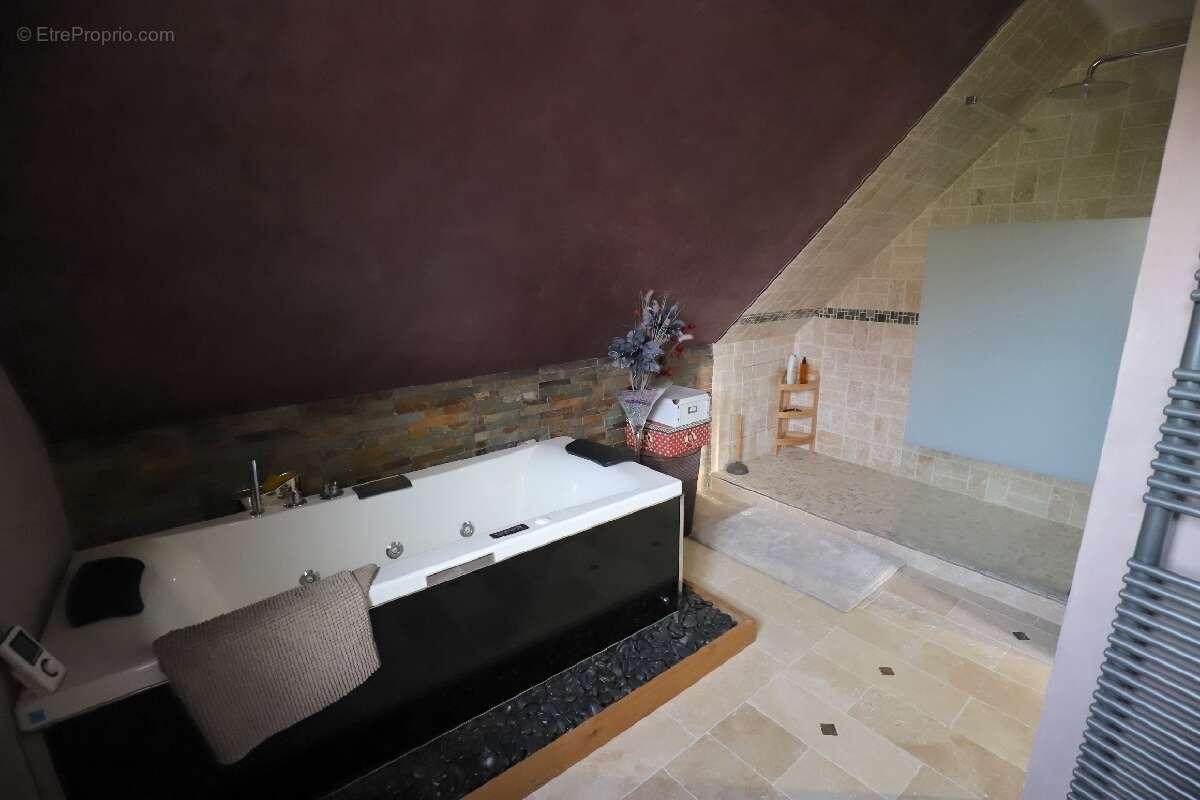 Maison à OZOIR-LA-FERRIERE