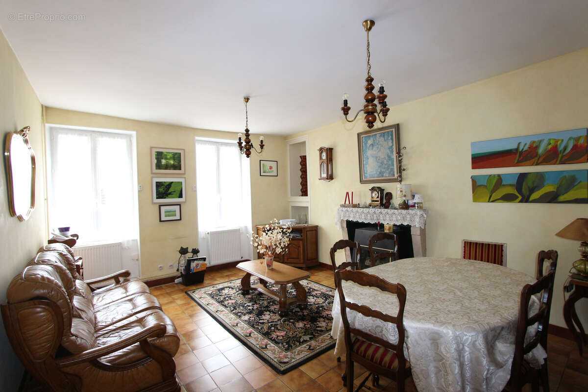 Maison à COULANGES-LES-NEVERS