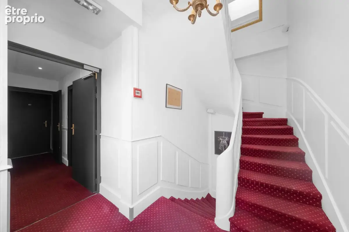 Hôtel-restaurant 21 chambres — Murs et fonds — Dijon centre - photo 9
