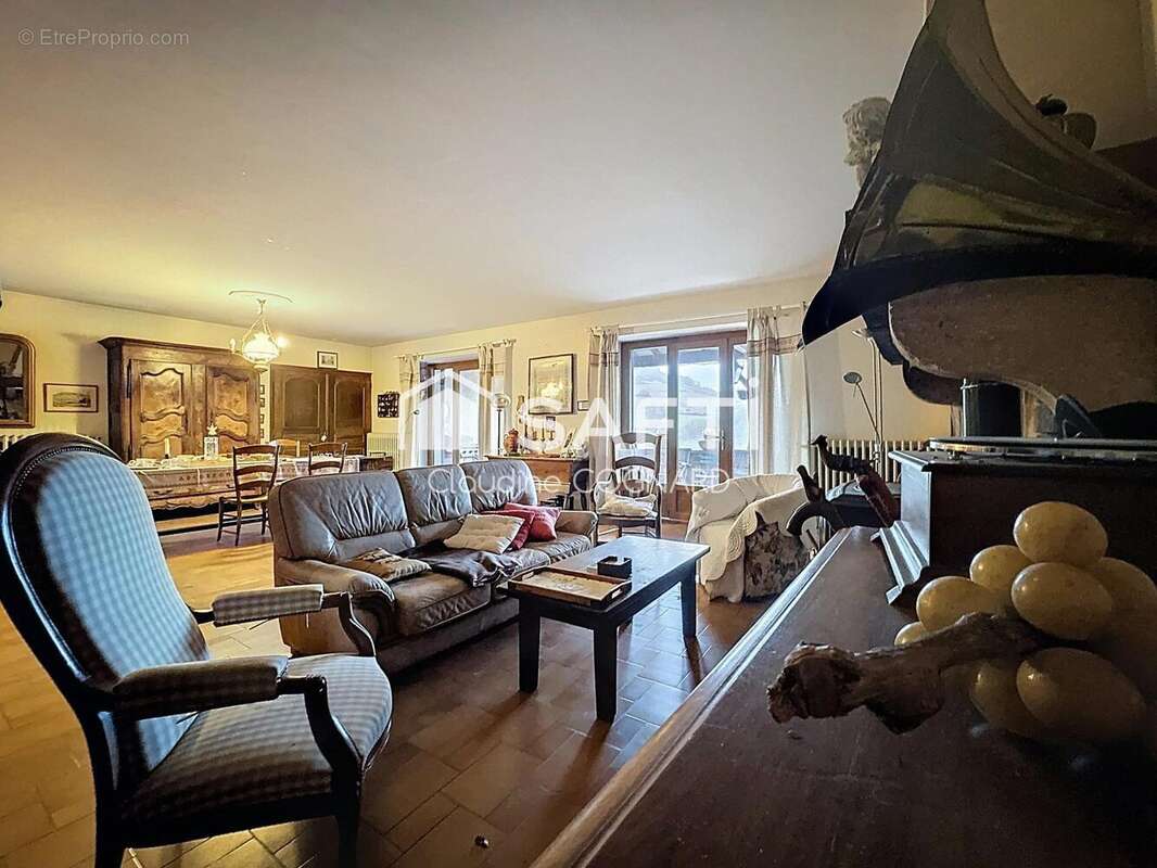 Maison 268 m² à Vergisson  - photo 9