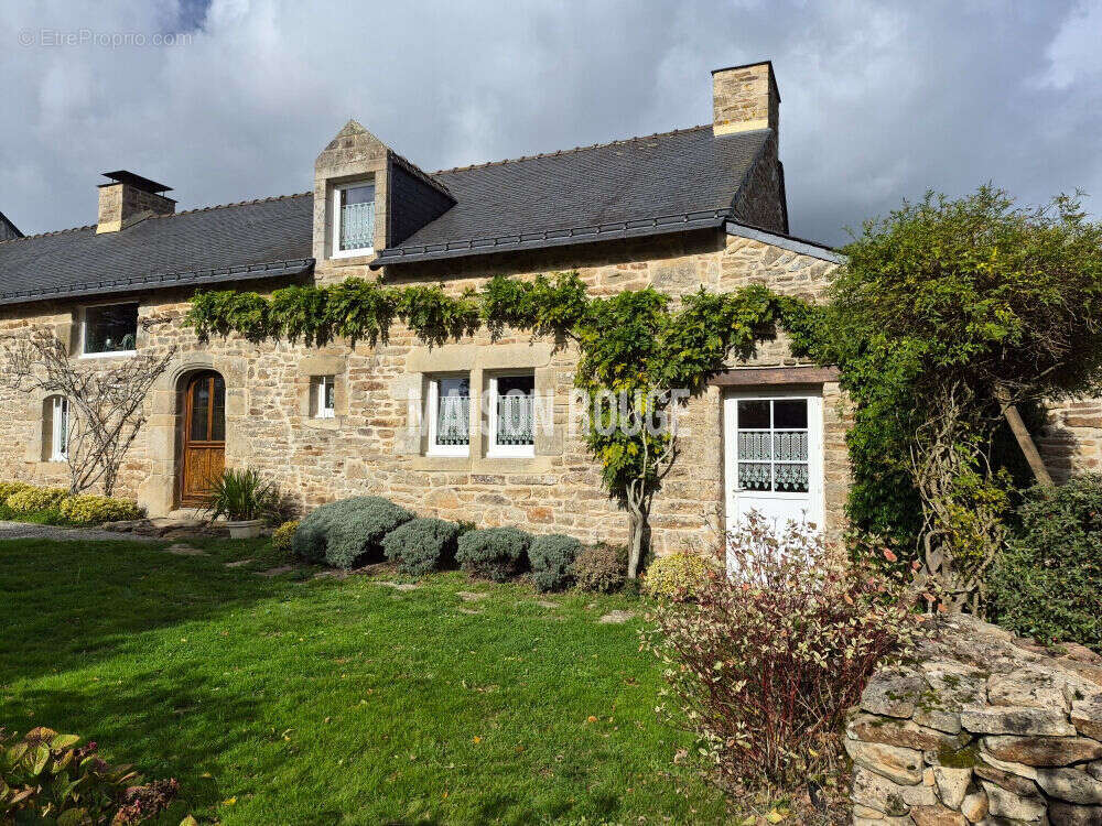 Longère sur 1500 m² de terrain paysagé GOLFE DU MORBIHAN - photo 2