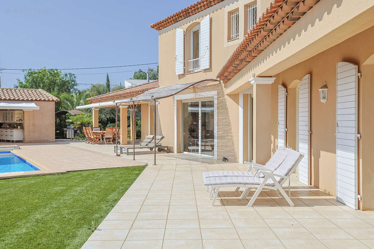 Maison à CARQUEIRANNE