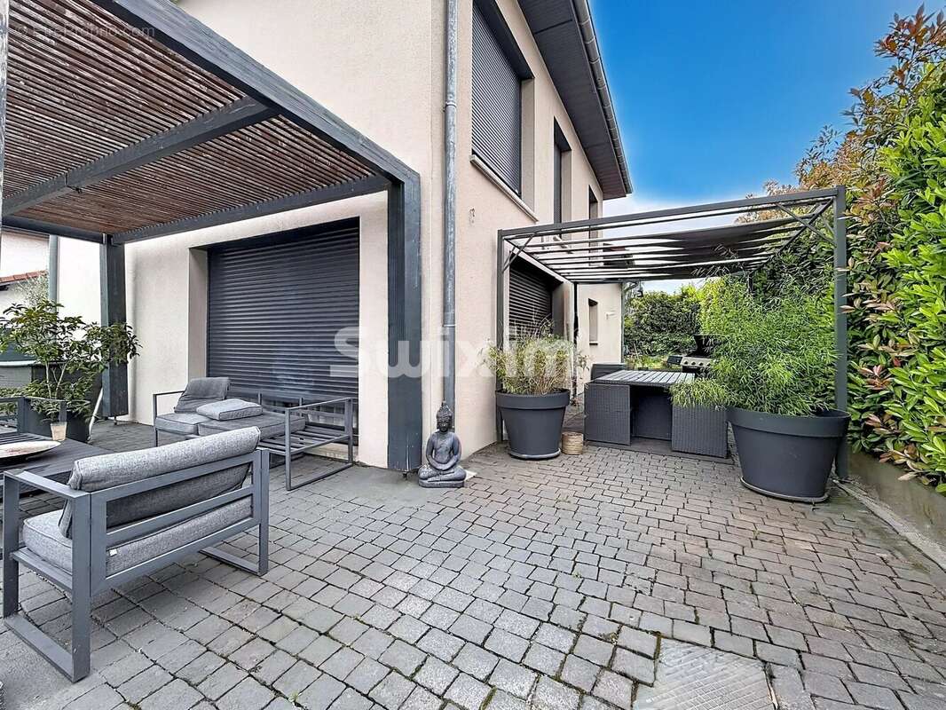 Propriété moderne avec piscine près de la frontière - photo 10