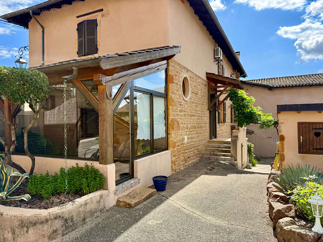 LIERGUES Maison en pierres centre village avec piscine et jardin - photo 15
