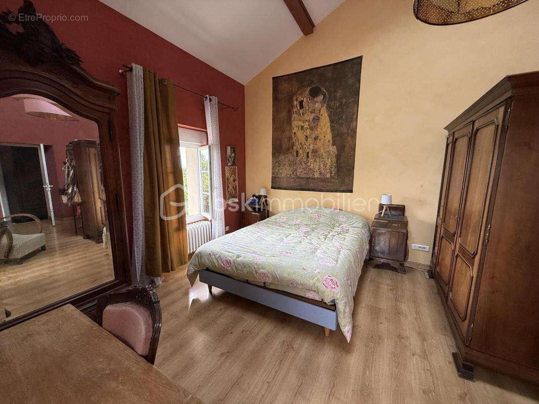 Maison familiale de 141m² sur 5580m² de terrain sur les hauteurs de La Frette avec vue magnifique ! - photo 11