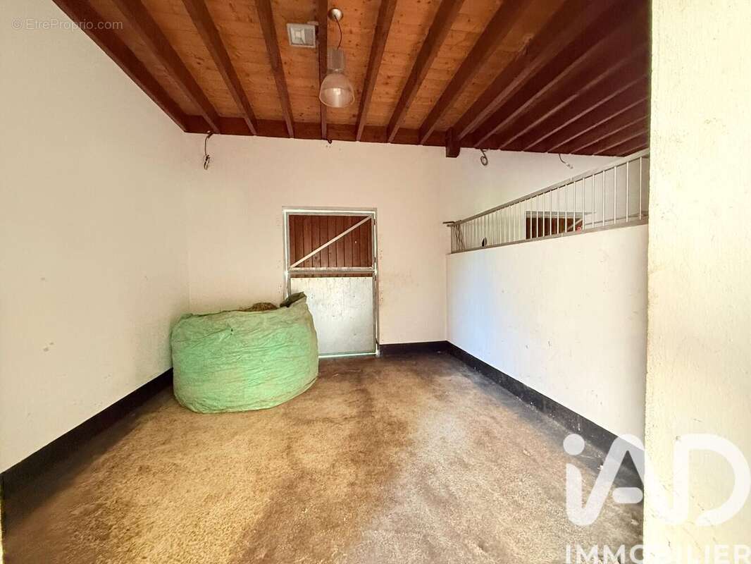 Maison 380 m² à Montpon-Menesterol  - photo 6