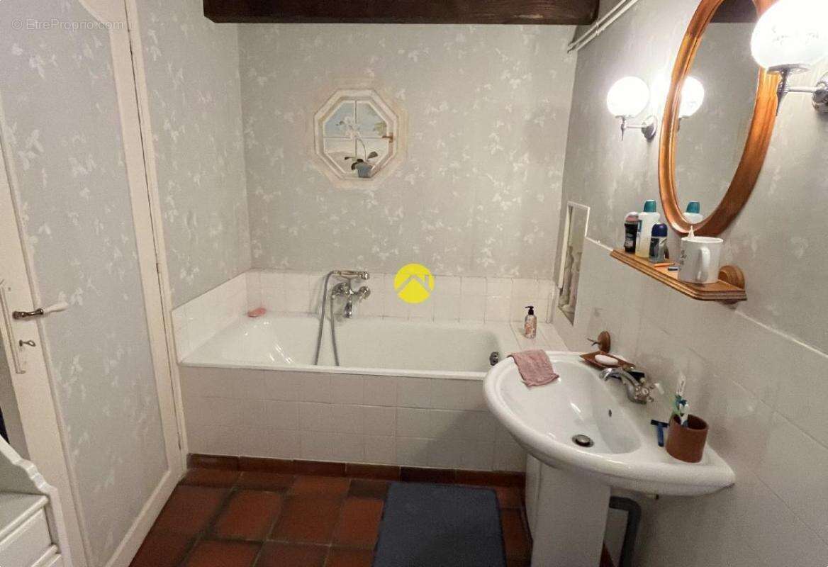 Maison à SAINT-REMY-SUR-DUROLLE